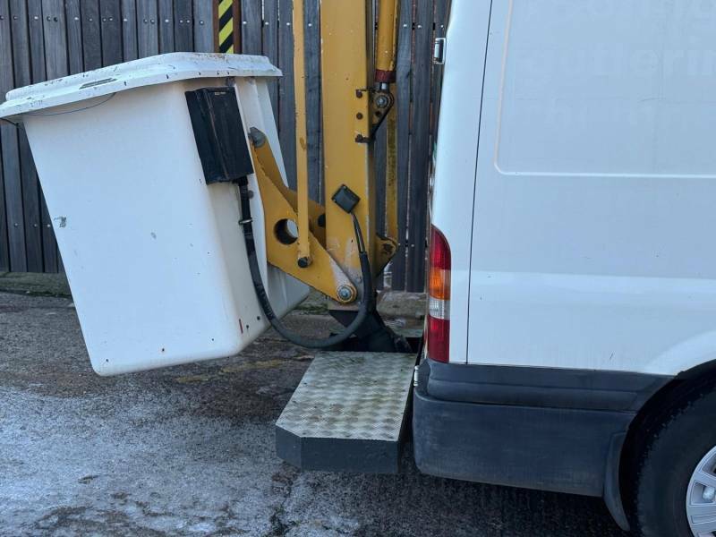 Ford Transit Custom Cherry Picker - 2001 Y716TNB White #4