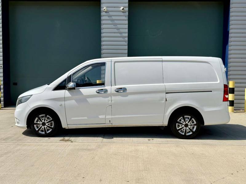 Mercedes-Benz Vito 111Cdi Van White #3