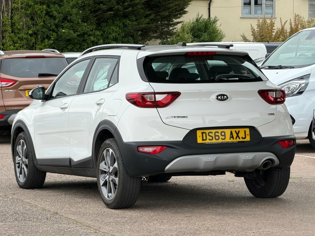 Kia Stonic 1L 2 White #4