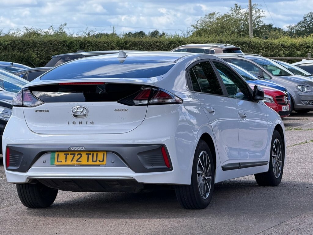 Hyundai Ioniq Hatchback LT72TUJ White #6