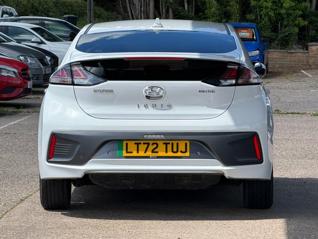 Hyundai Ioniq Hatchback LT72TUJ White #5