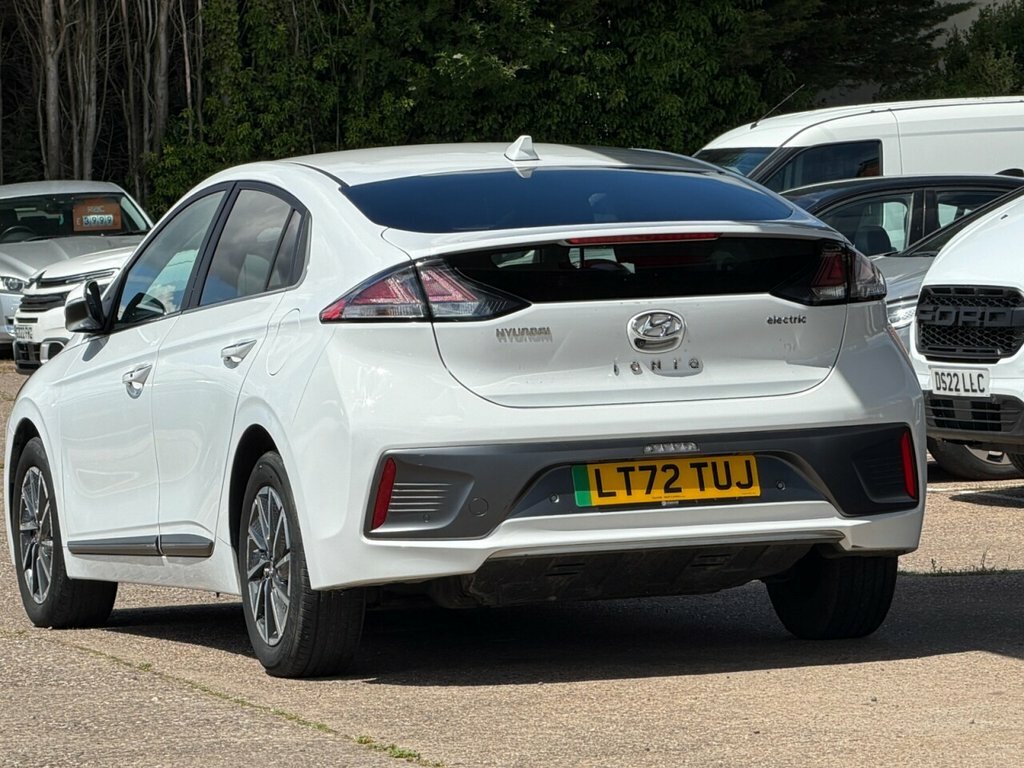 Hyundai Ioniq Hatchback LT72TUJ White #4