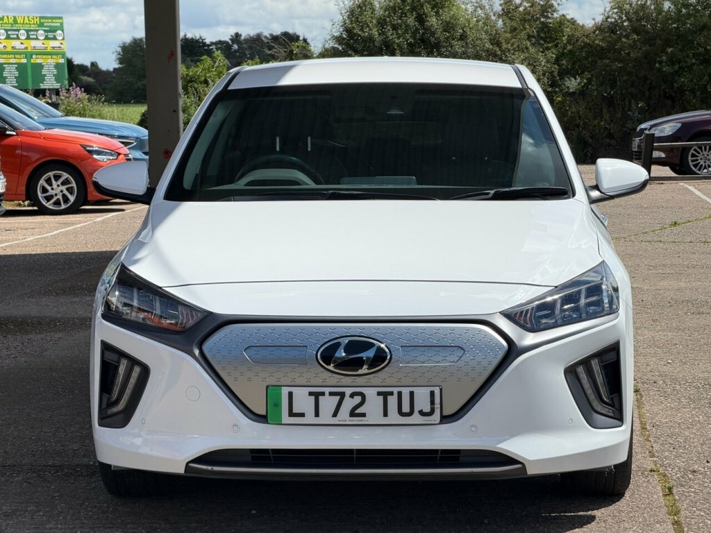 Hyundai Ioniq Hatchback LT72TUJ White #2