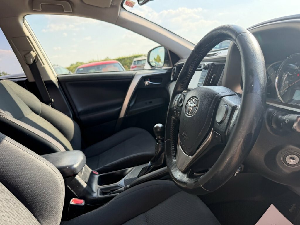 Toyota Rav 4 D-4d Invincible 5-Door Red #13