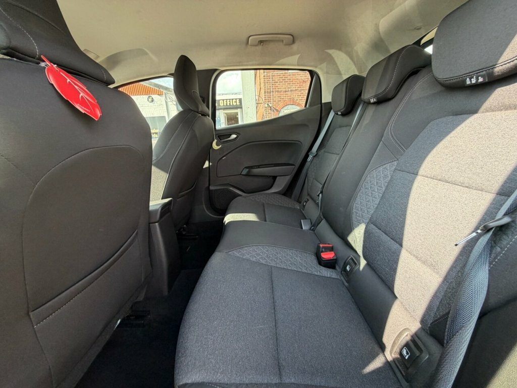 Renault Clio Renault Clio 1.0 Tce 90 Lutecia Se Black #11