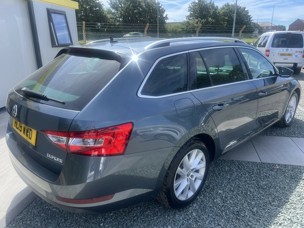 Skoda Superb Estate Green #8