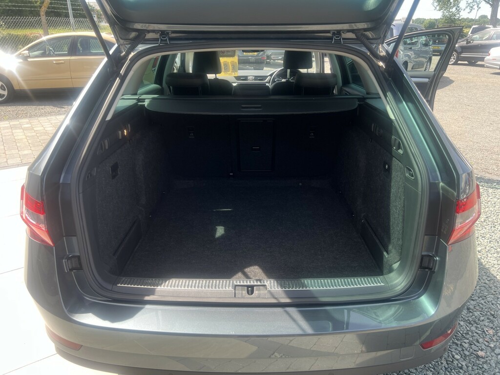 Skoda Superb Estate Green #13