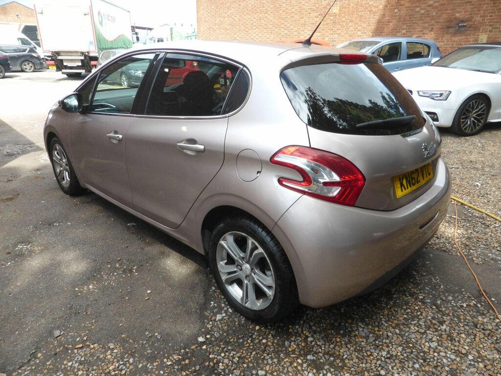 Peugeot 208 1.4 Vti Allure Euro 5 Pink #6