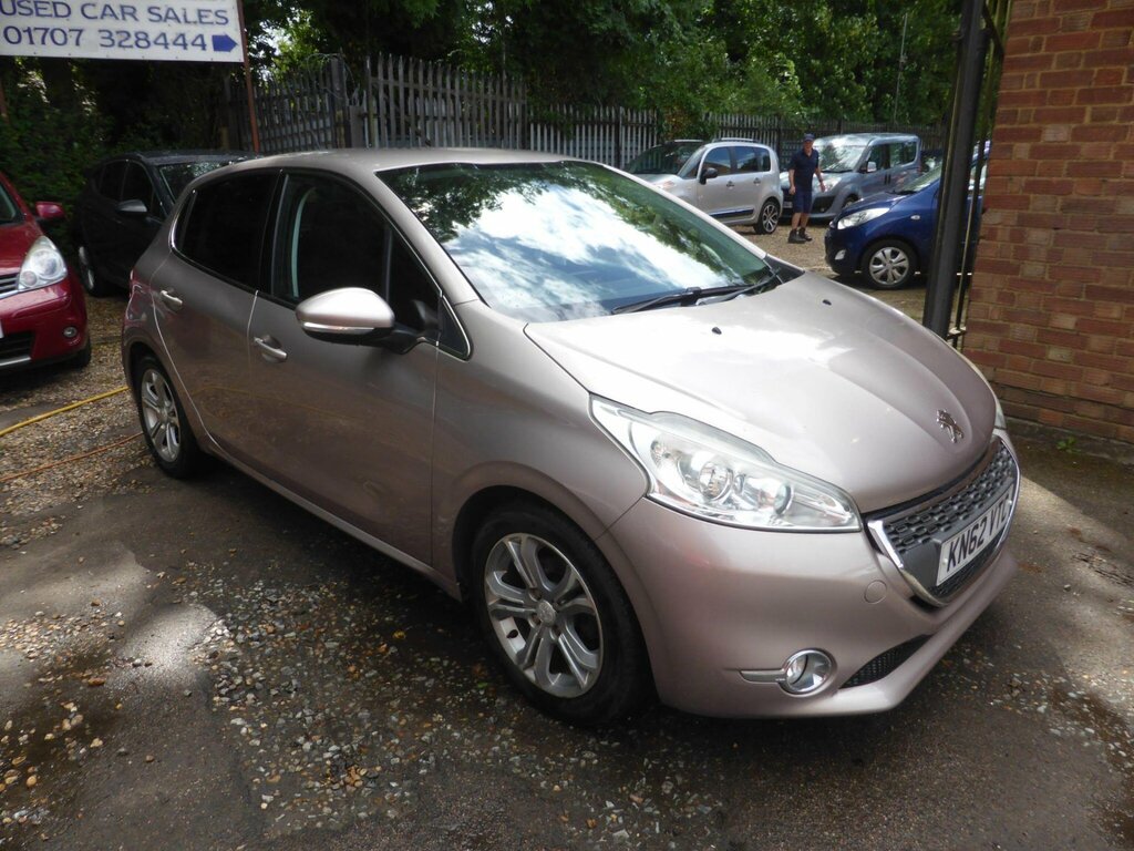 Peugeot 208 1.4 Vti Allure Euro 5 Pink #2