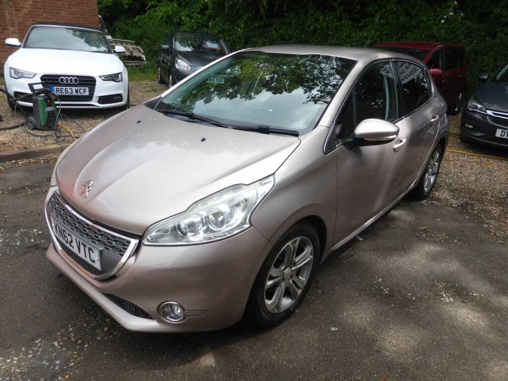 Peugeot 208 1.4 Vti Allure Euro 5 Pink #5