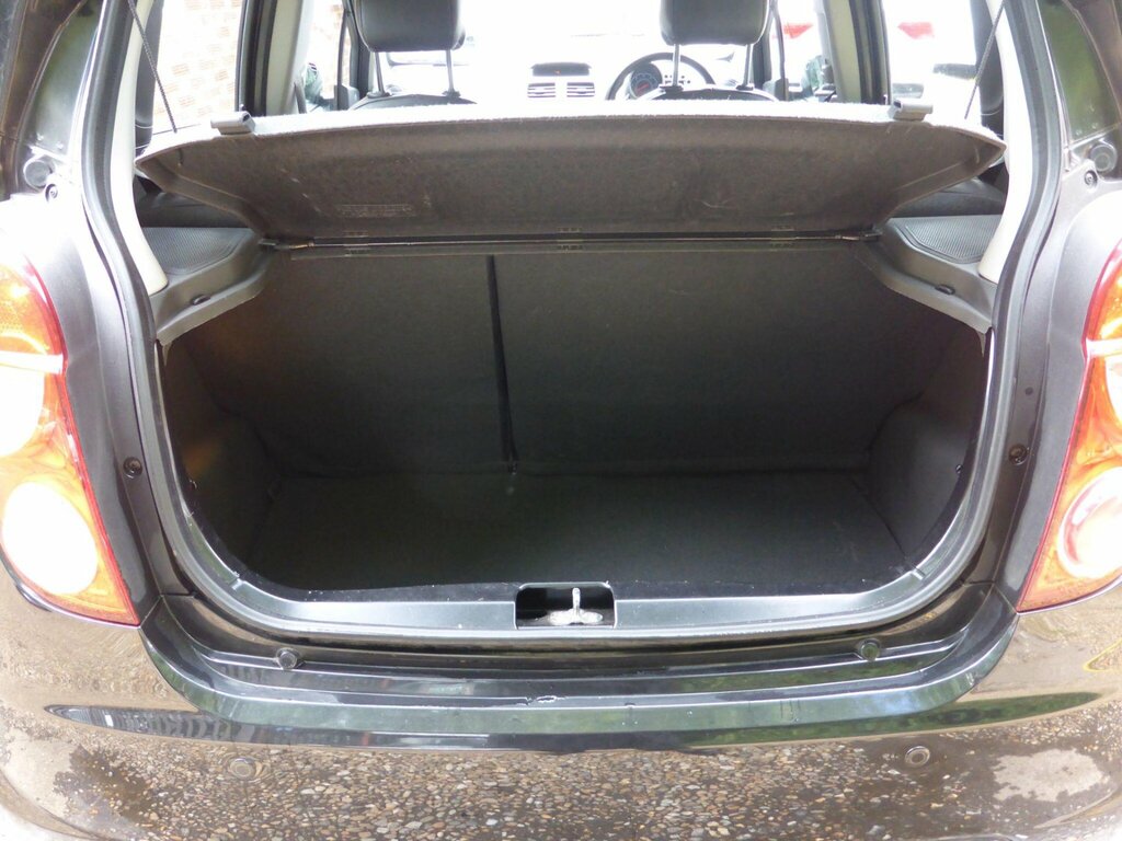 Chevrolet Spark 1.2 Ltz Black #8