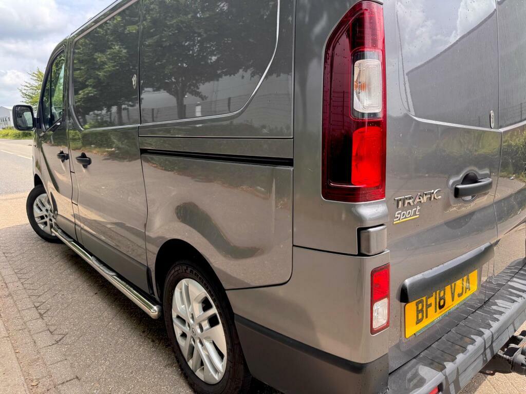 Renault Trafic 1.6L Sl27 Sport Nav Black #7