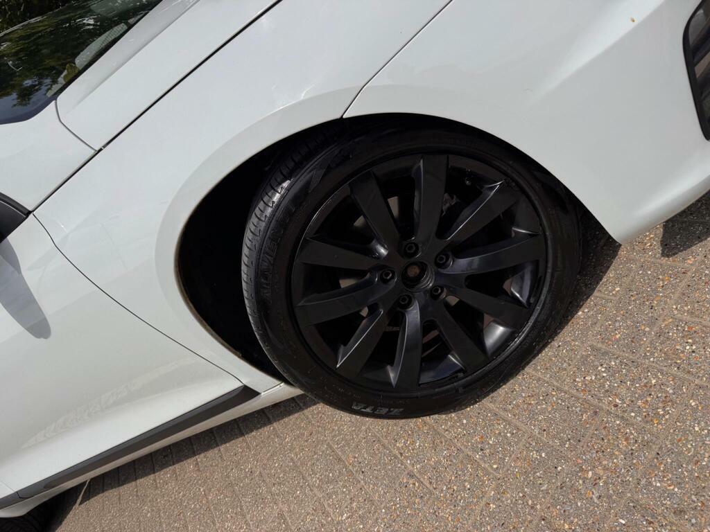 Volkswagen Scirocco 1.4L Gt Black Edition White #8