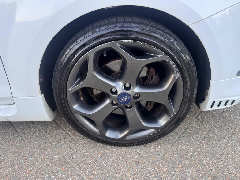 Ford Focus 2010 Ford Focusnbsp1.6 Zetec S Low Miles Gr Black #20