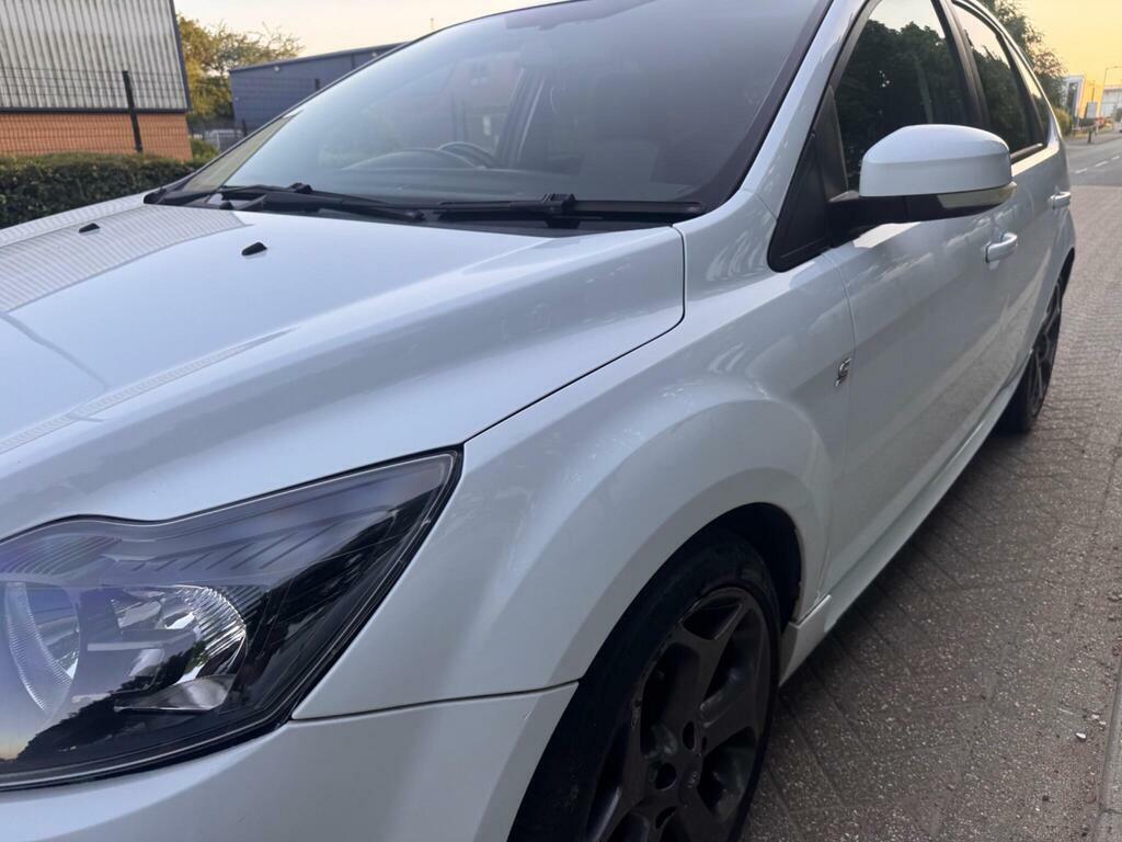 Ford Focus 2010 Ford Focusnbsp1.6 Zetec S Low Miles Gr Black #10
