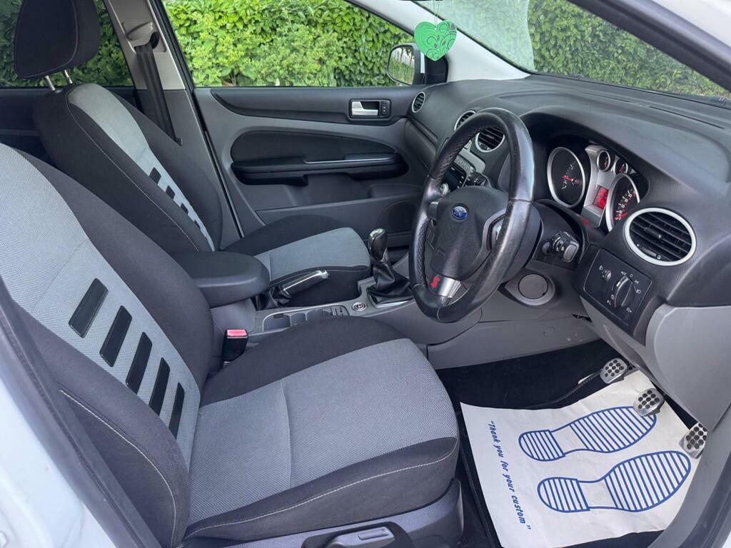 Ford Focus 2010 Ford Focusnbsp1.6 Zetec S Low Miles Gr Black #28