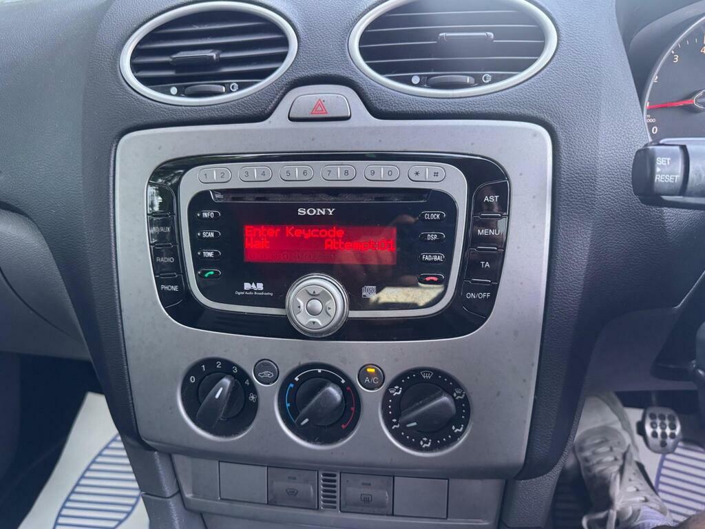 Ford Focus 2010 Ford Focusnbsp1.6 Zetec S Low Miles Gr Black #32