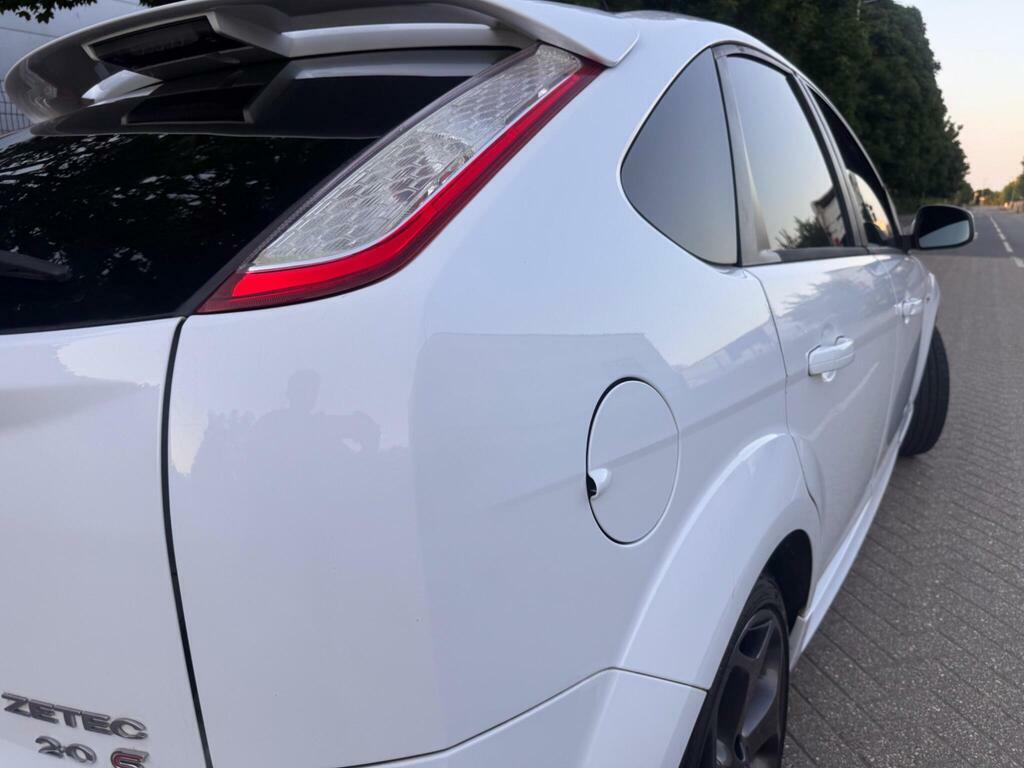 Ford Focus 2010 Ford Focusnbsp1.6 Zetec S Low Miles Gr Black #12