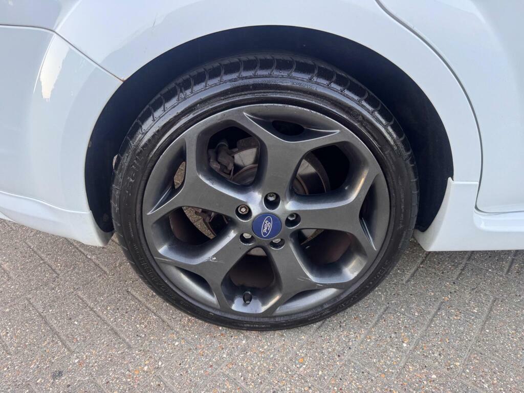 Ford Focus 2010 Ford Focusnbsp1.6 Zetec S Low Miles Gr Black #19