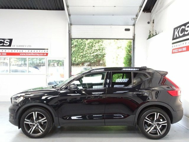 Volvo XC40 1.5 T3 R-design Suv Euro 6 Ss CK70KUY Black #3