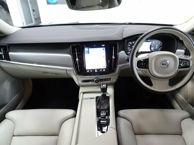Volvo V90 2.0 T4 Momentum Plus Estate Euro 6 Blue #2