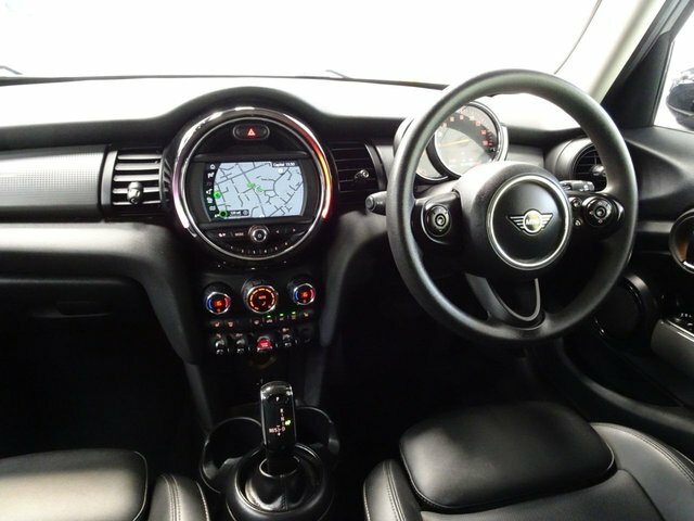 Mini Hatch 1.5 Cooper Classic Hatchback Steptronic Black #6