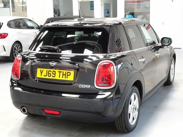Mini Hatch 1.5 Cooper Classic Hatchback Steptronic Black #5