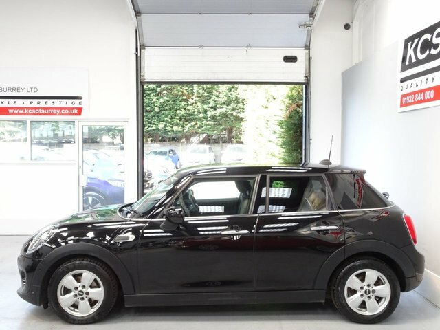 Mini Hatch 1.5 Cooper Classic Hatchback Steptronic Black #3