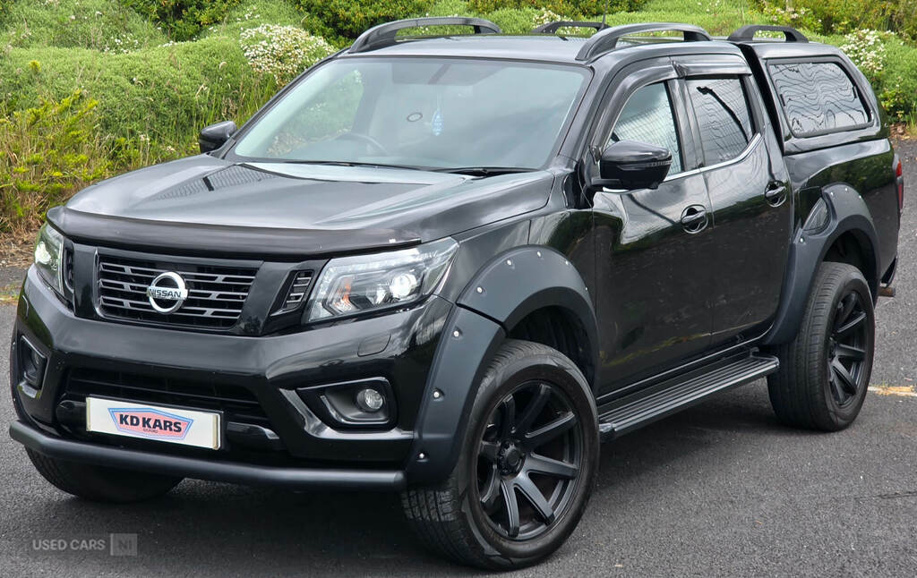 Nissan Navara Double Cab Pick Up N-guard 2.3Dci 190 Tt 4Wd Black
