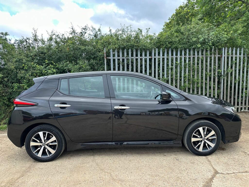 Nissan Leaf 40Kwh Acenta Hatchback 150 Ps Black #2