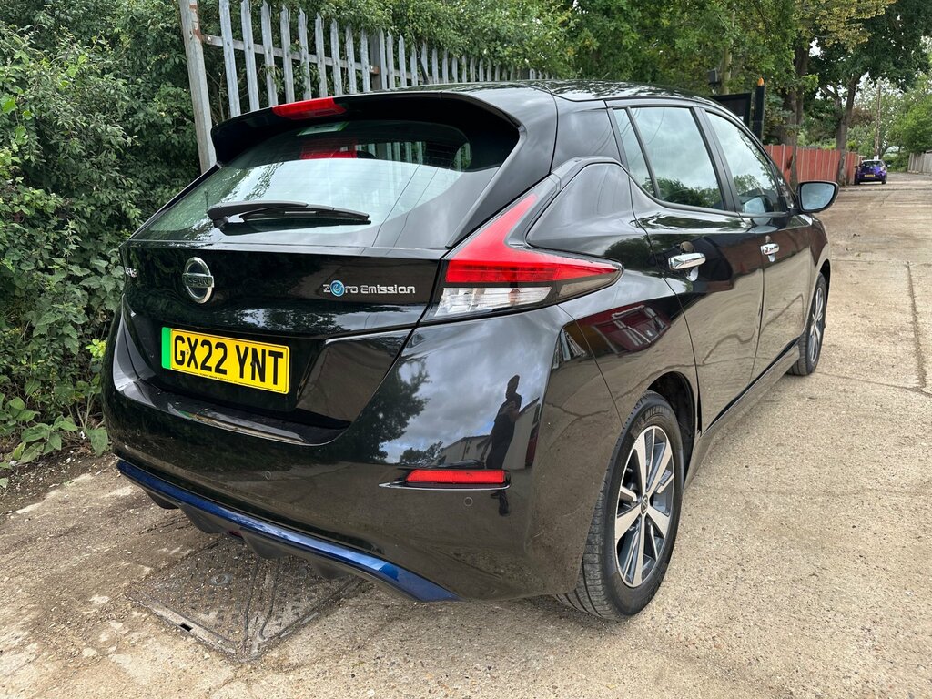 Nissan Leaf 40Kwh Acenta Hatchback 150 Ps Black #3
