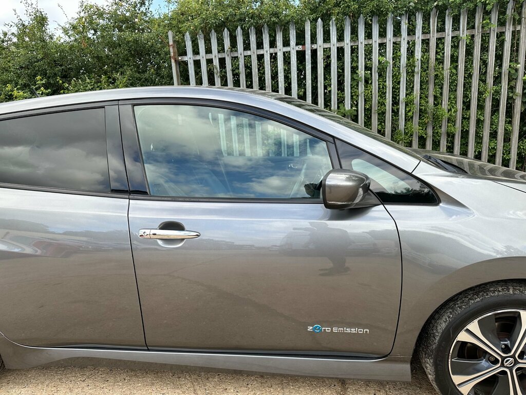 Nissan Leaf 40Kwh 3.Zero Hatchback 150 Ps Grey #6