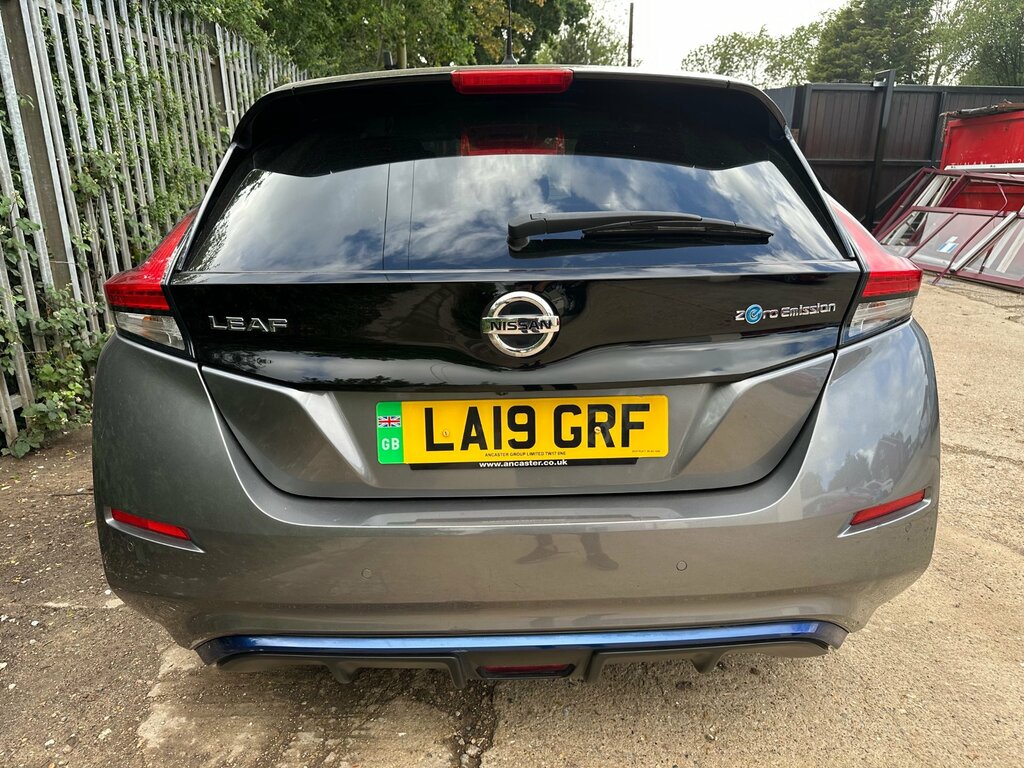 Nissan Leaf 40Kwh 3.Zero Hatchback 150 Ps Grey #4