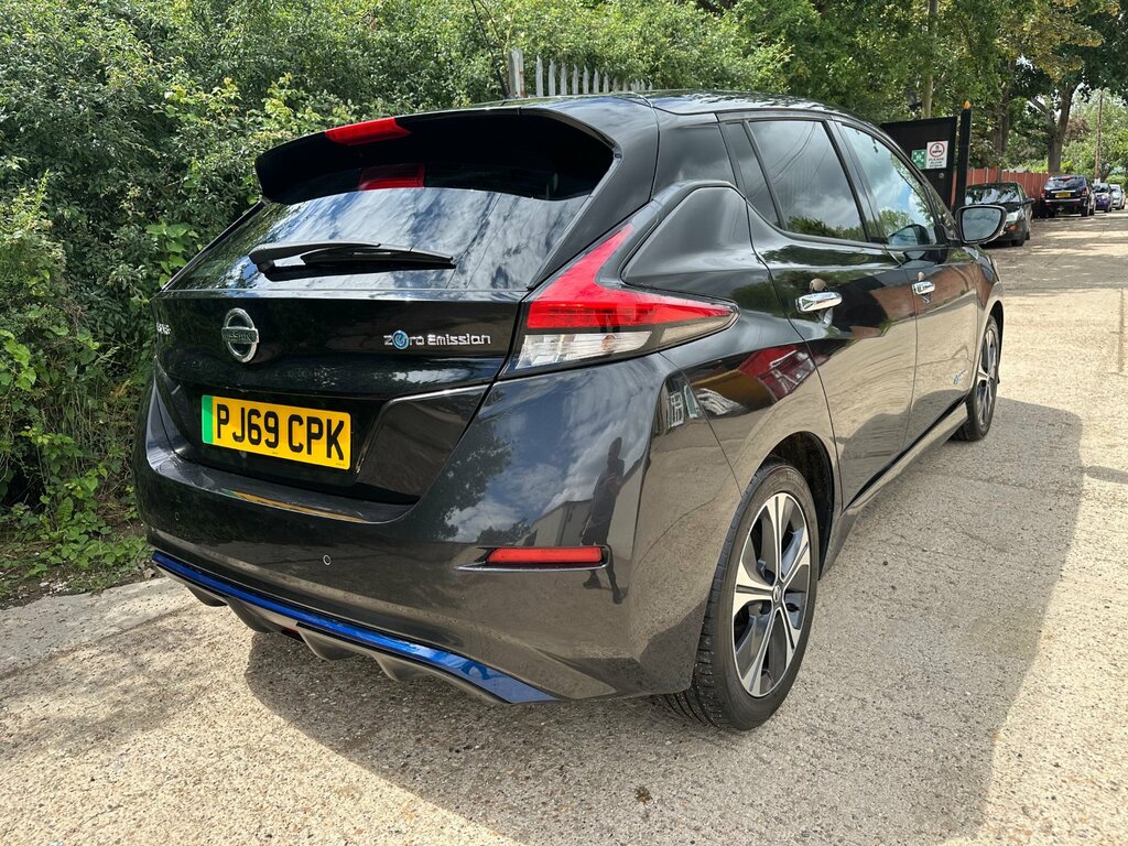 Nissan Leaf 40Kwh Tekna Hatchback 150 Ps Black #3
