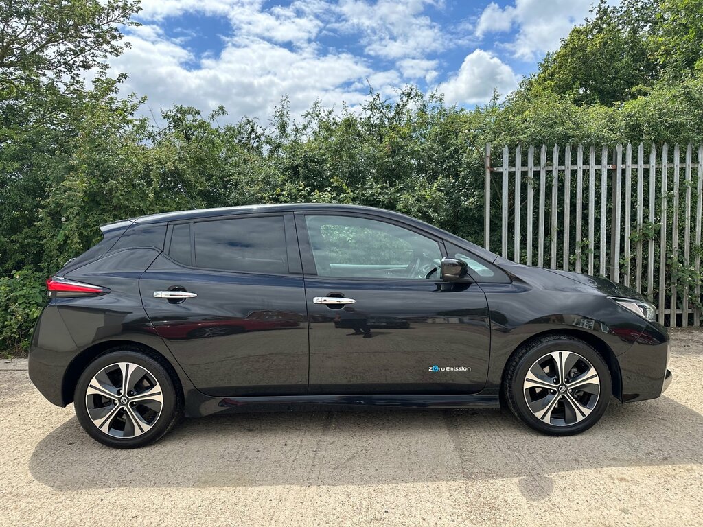 Nissan Leaf 40Kwh Tekna Hatchback 150 Ps Black #2