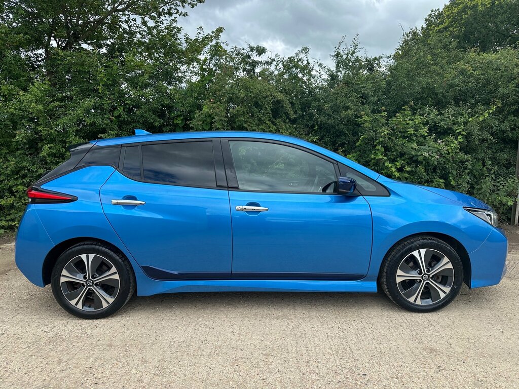 Nissan Leaf 40Kwh Tekna Hatchback 150 Ps Blue #2