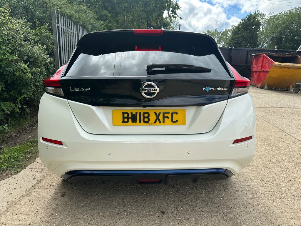 Nissan Leaf 40Kwh Tekna Hatchback 150 Ps White #4