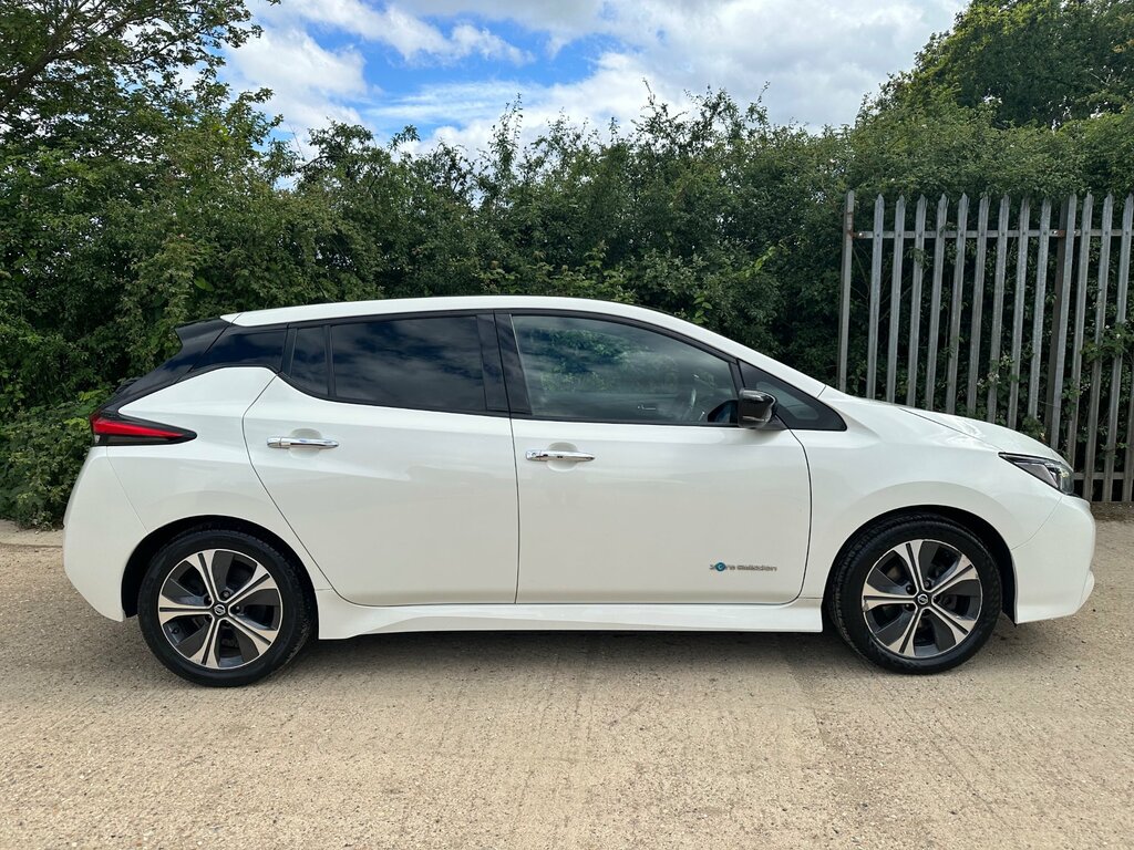 Nissan Leaf 40Kwh Tekna Hatchback 150 Ps White #2