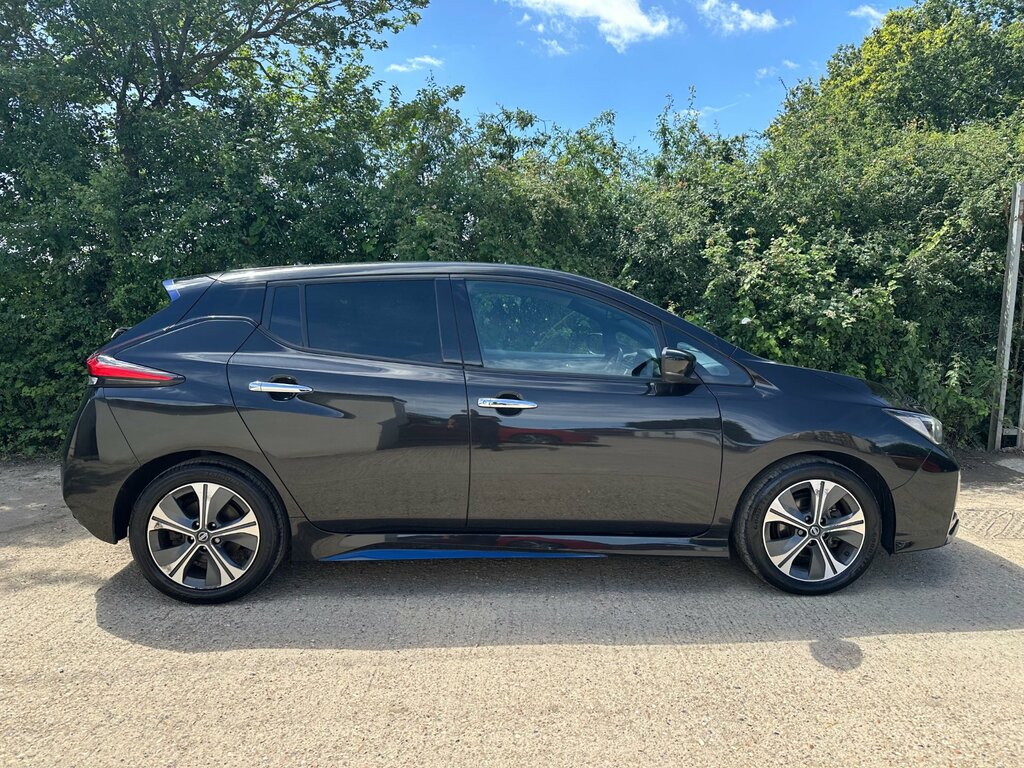 Nissan Leaf 40Kwh N-connecta Hatchback 150 Black #2
