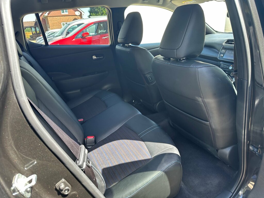 Nissan Leaf N-connecta Grey #35