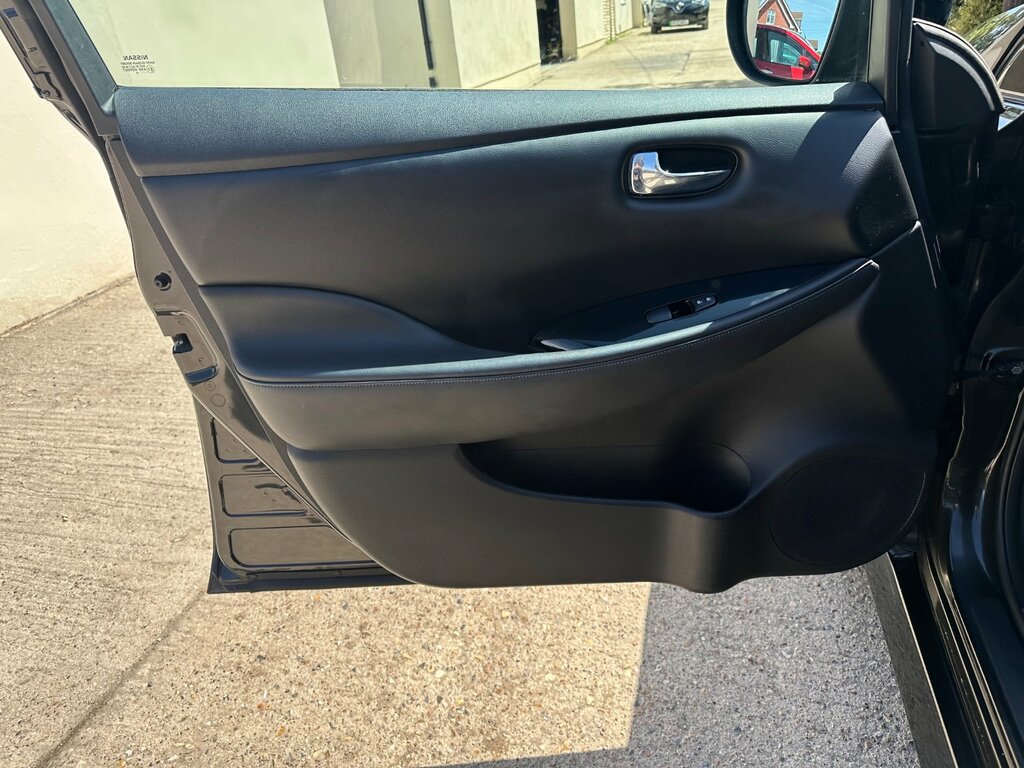 Nissan Leaf N-connecta Grey #28