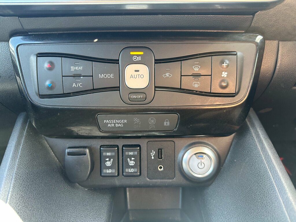 Nissan Leaf N-connecta Grey #38
