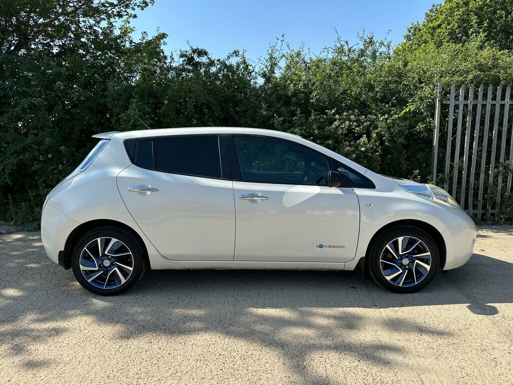 Nissan Leaf 24Kwh Acenta Hatchback 107 Bhp White #2
