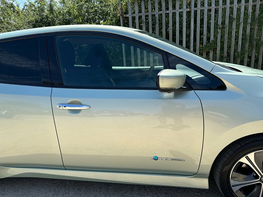 Nissan Leaf 40Kwh 2.Zero Hatchback 150 Ps Silver #6