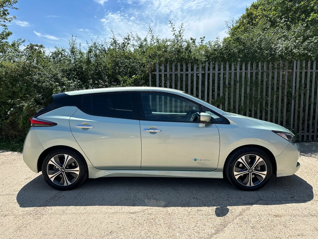 Nissan Leaf 40Kwh 2.Zero Hatchback 150 Ps Silver #2