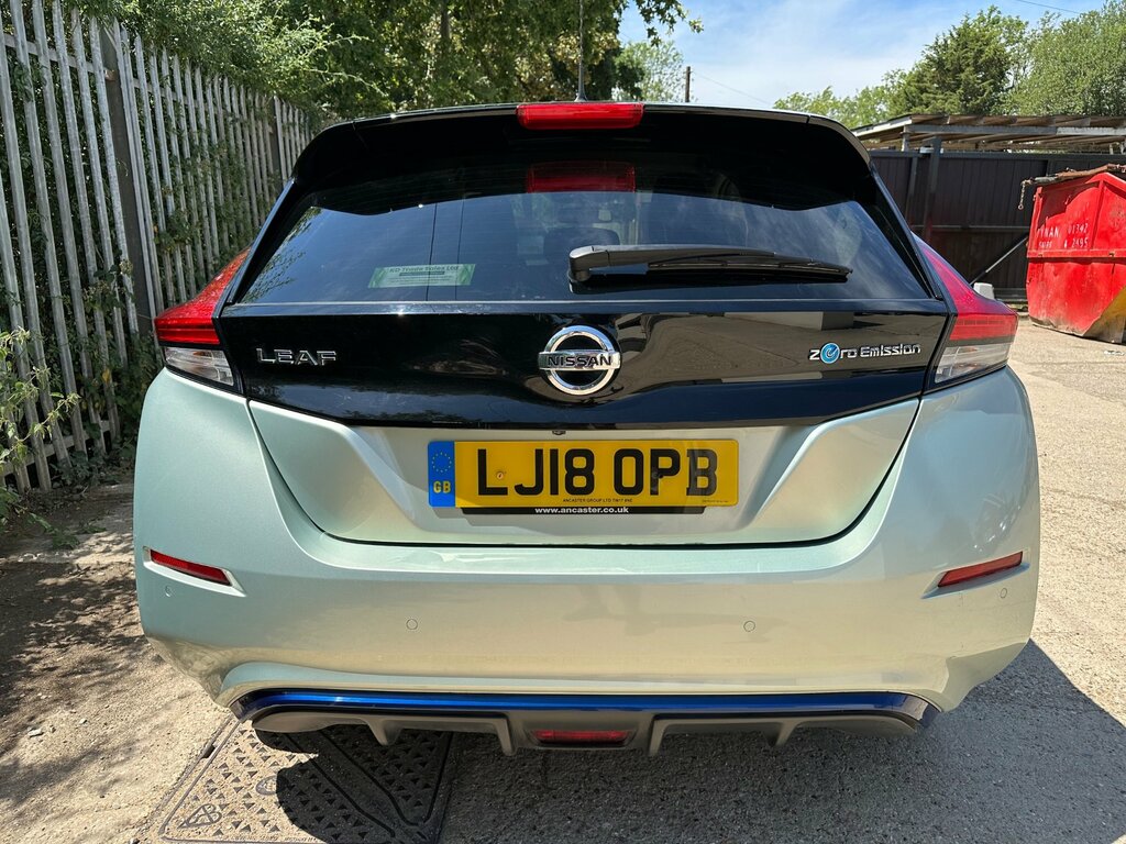 Nissan Leaf 40Kwh 2.Zero Hatchback 150 Ps Silver #4