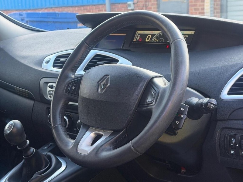 Renault Grand Scenic Dynamique Brown #22