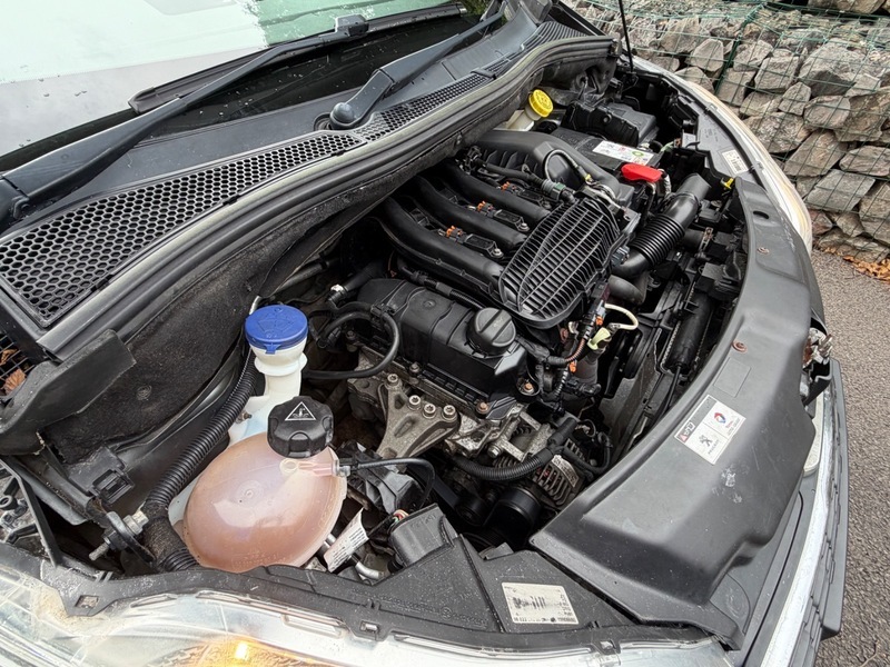 Peugeot 208 1.0 Active Silver #20