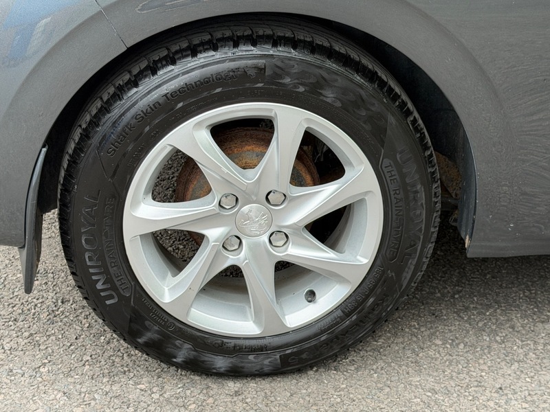 Peugeot 208 1.0 Active Silver #12