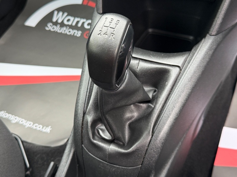 Peugeot 208 1.0 Active Silver #24